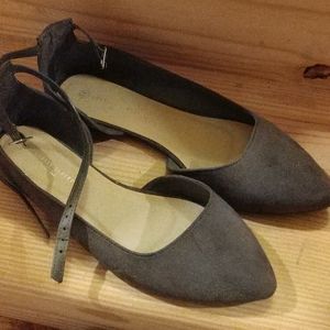 💎💎NWOT Charles Albert Grey Flats